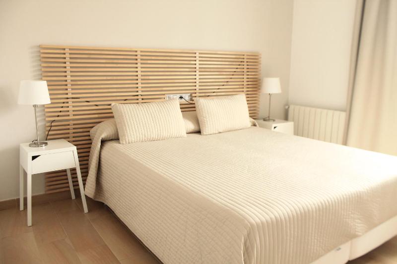 Standard Queen Room image 3