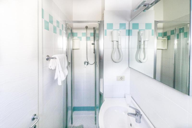 Double Room with Extra Bed image 1