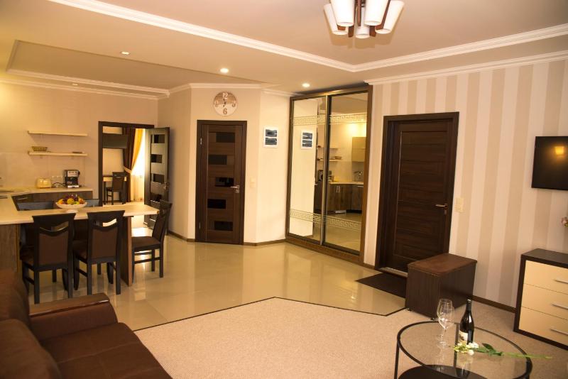 Apartment with Mountain View image 4