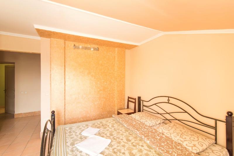 Comfort Triple Room image 2