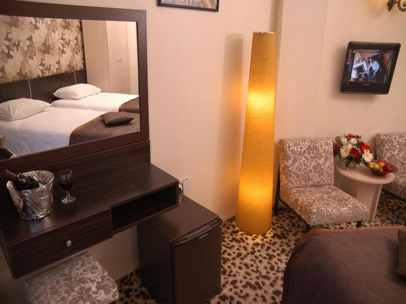 Double or Twin Room image 3