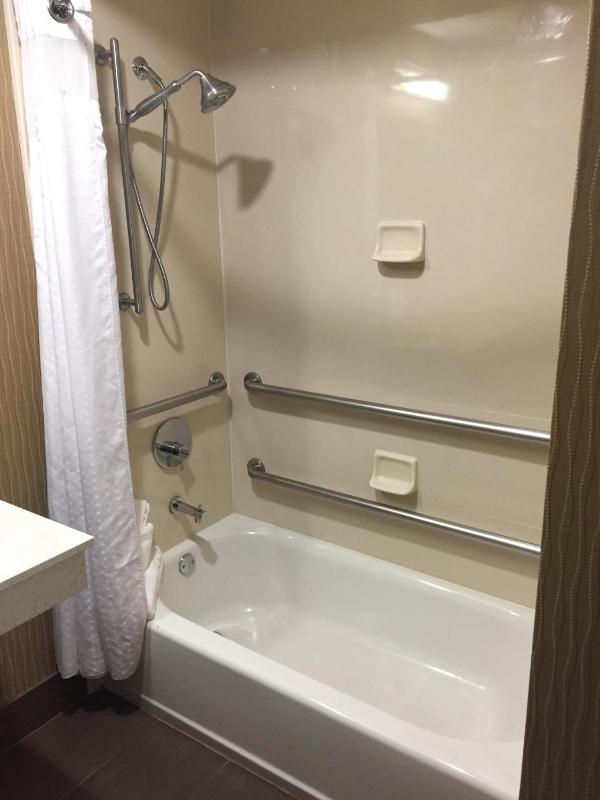 Queen Room with Two Queen Beds - Disability Access image 3