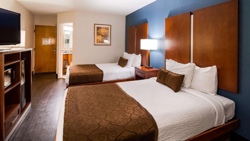 Standard Double Room with Two Double Beds - Non-Smoking image 4