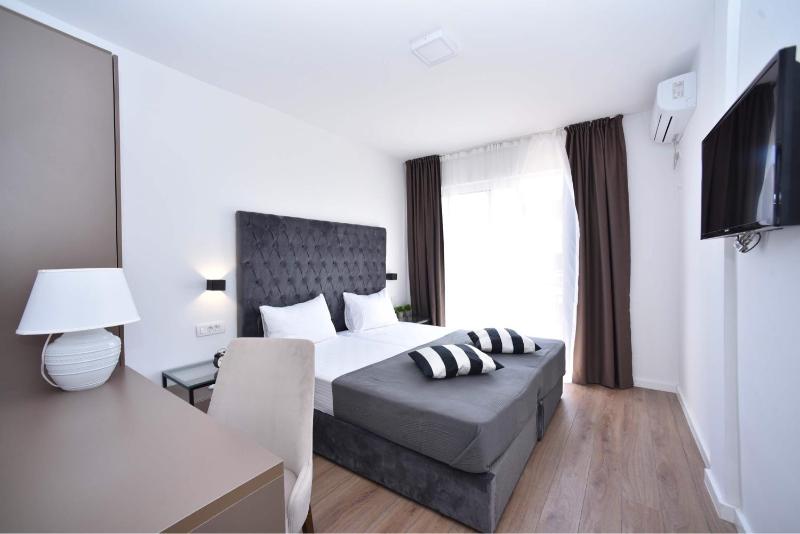 Deluxe Double or Twin Room image 1