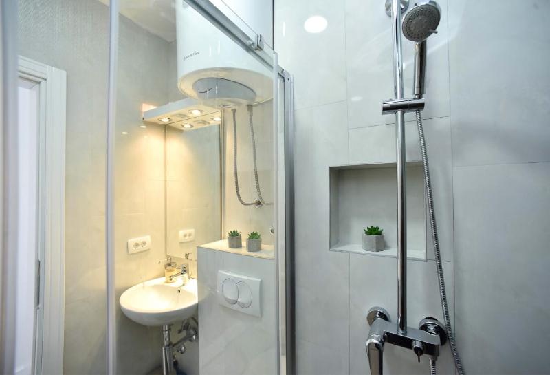 Deluxe Double or Twin Room image 3