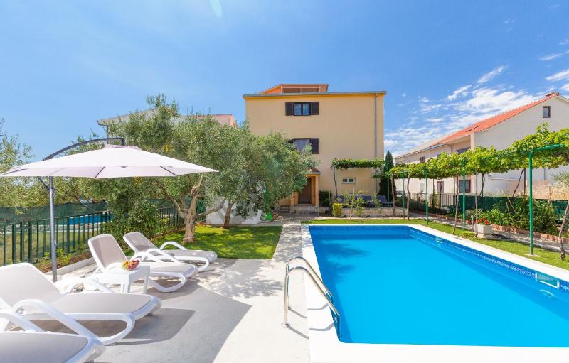Villa Rosa Images