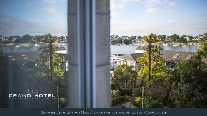 Classic Double Room with Lateral River View image 3