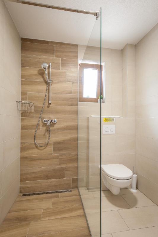 Standard King Room image 2