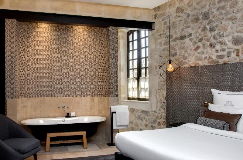 Premium Double Room image 3