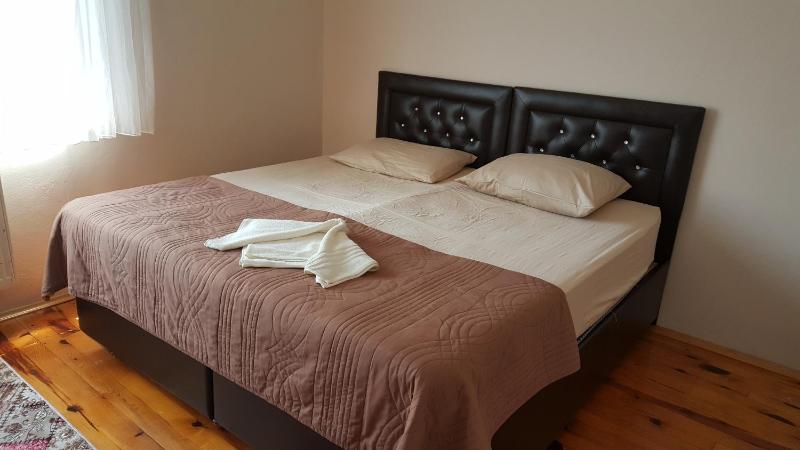 Large Double Room image 1