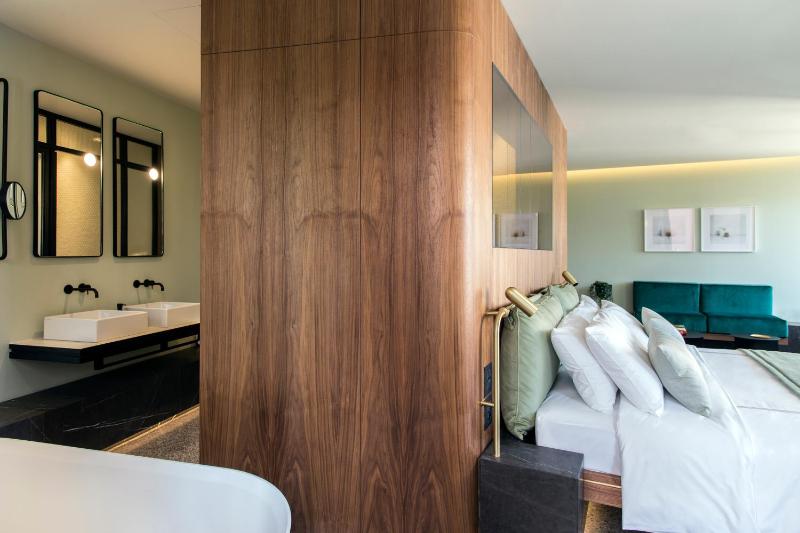 Perianth Suite Acropolis View image 3