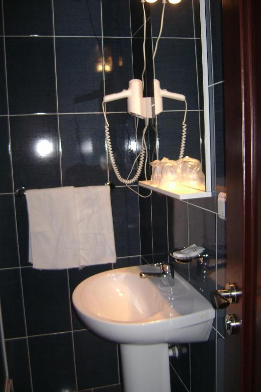 Deluxe Triple Room image 4