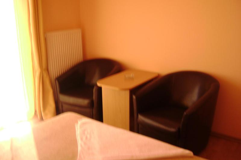 Deluxe Twin Room image 3