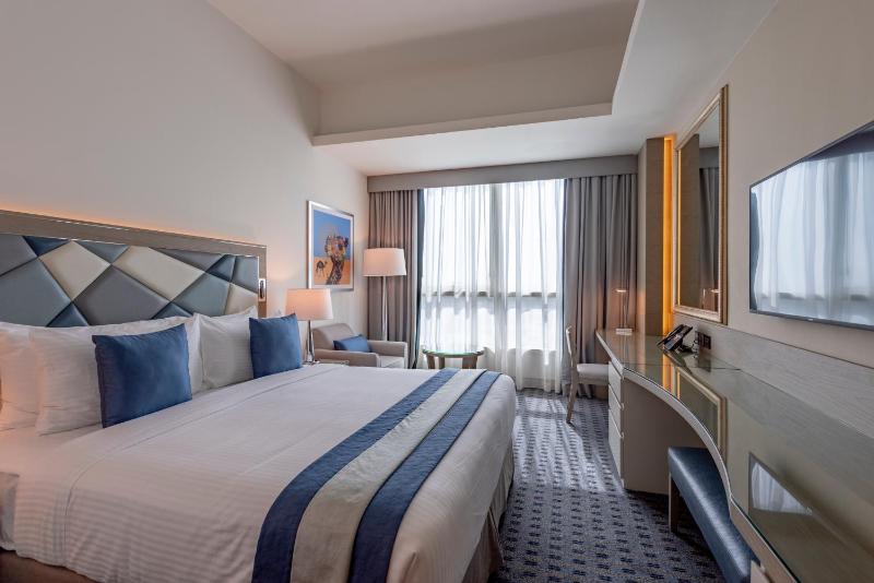 Premium King Suite image 2