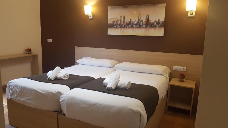 Superior Double Room with Balcony image 3