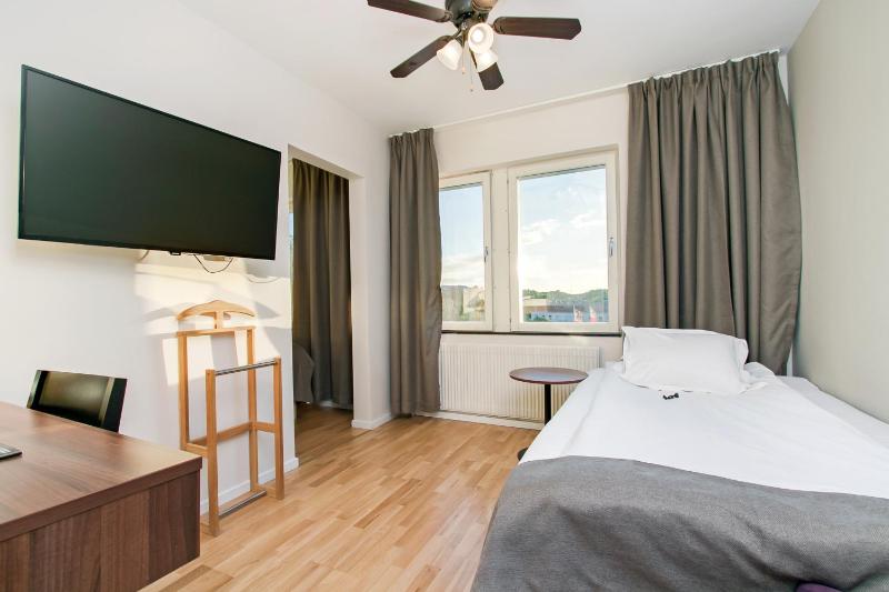 Standard Triple Room image 3