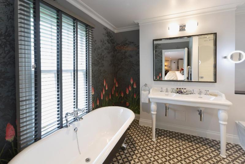 Deluxe Double Room image 4