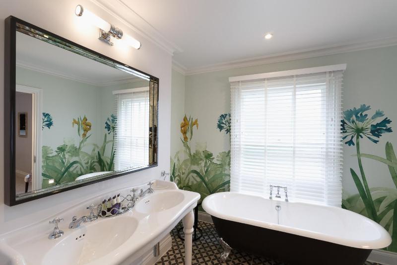 Deluxe Double Room image 3