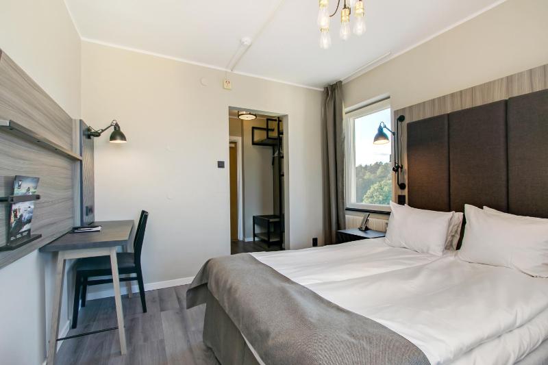 Standard Double Room image 3