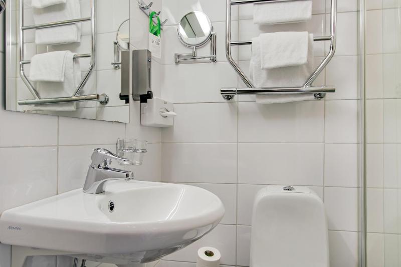 Standard Twin Room image 2