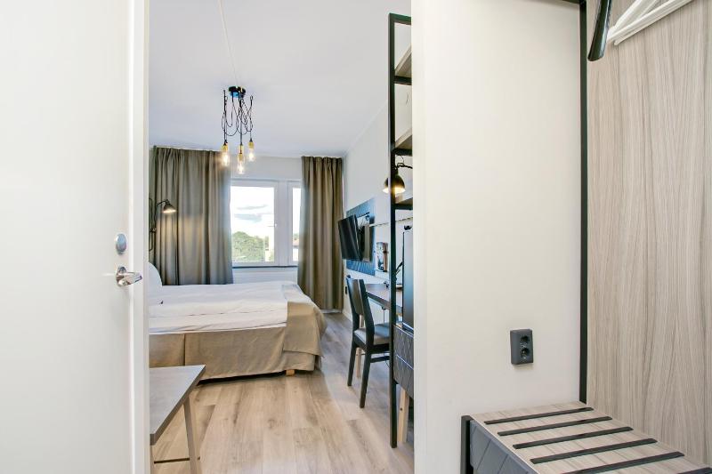 Standard Twin Room image 4