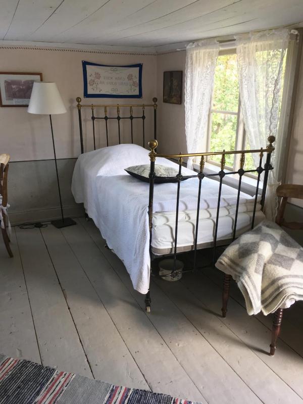 Two-Bedroom House image 4