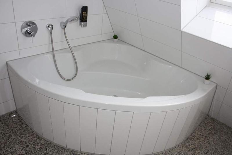 Quadruple Room with Bath image 4