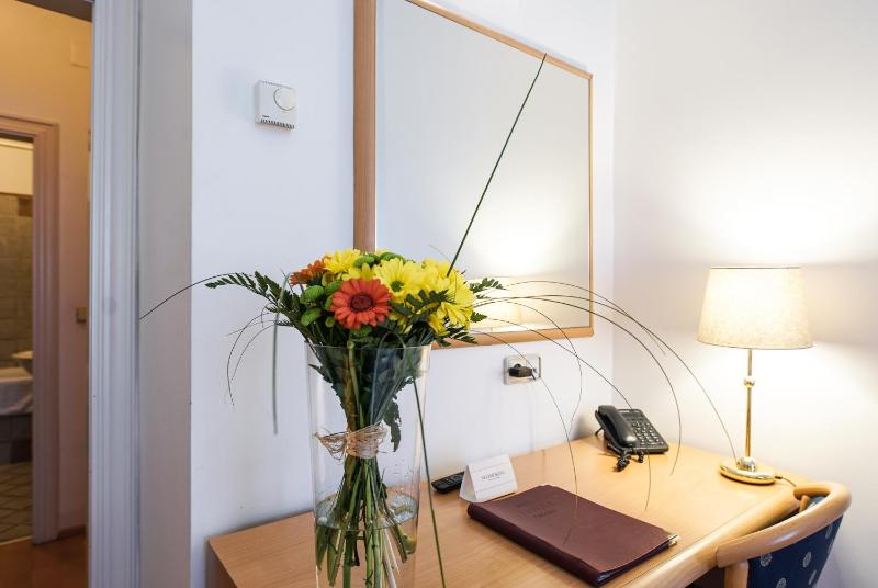 Single Room image 3