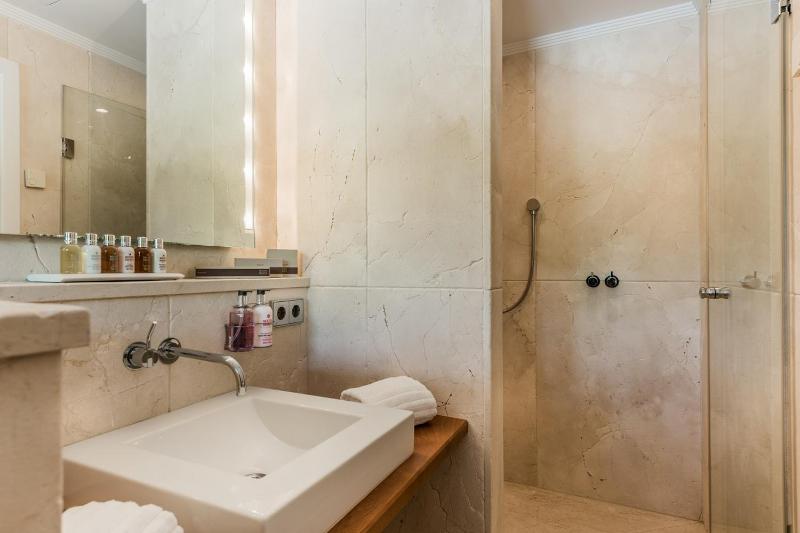 The Residence by the Beach House Marbella - image 7
