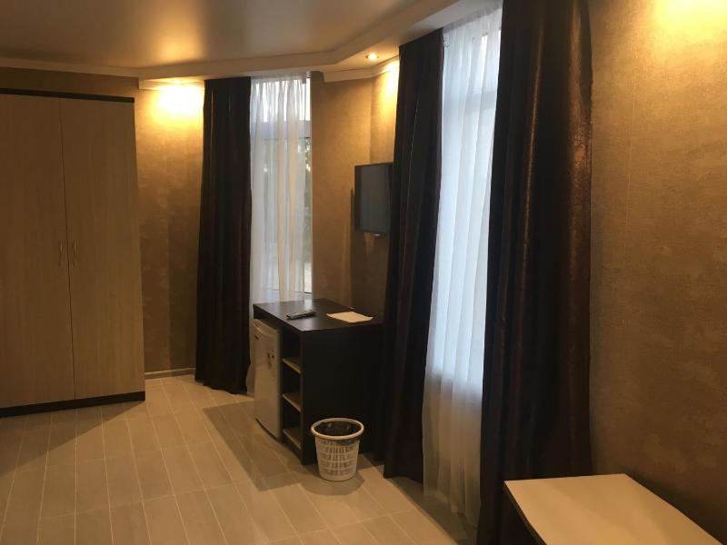 Deluxe Double Room image 2
