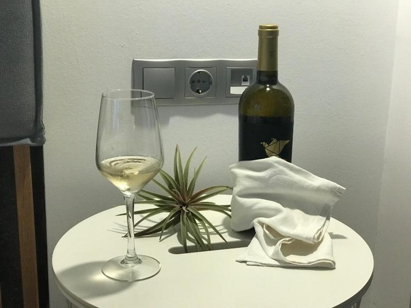 Deluxe Double Room with Sea View image 2