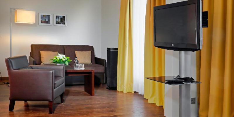 Deluxe King Room image 4