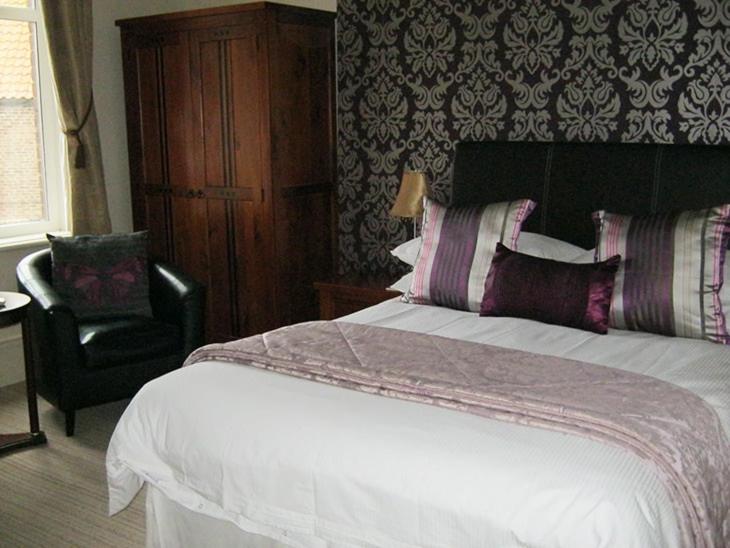 Double Room image 2