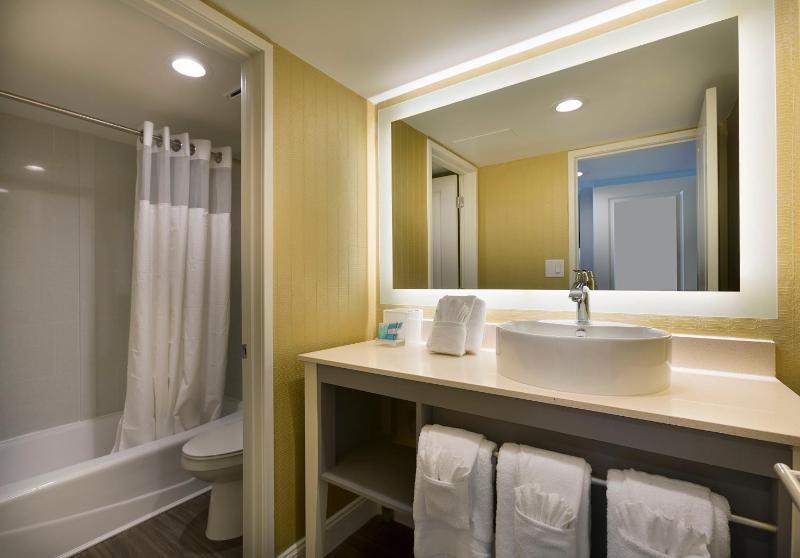 Palms Oceanview One Bedroom Suite image 3
