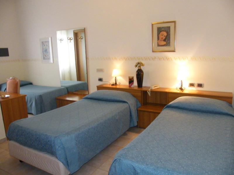 Triple Room image 4
