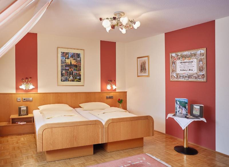 Superior Double Room image 3