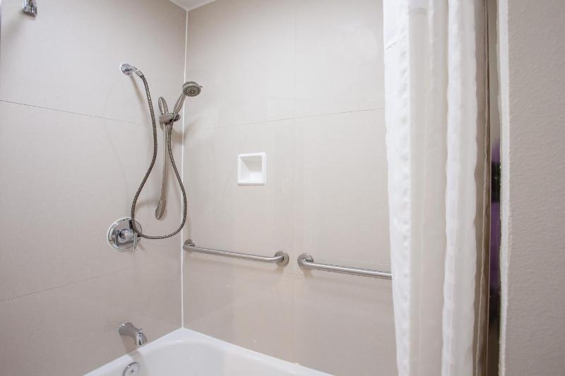 Queen Room with Two Queen Beds - Disability Access/Non-Smoking image 1