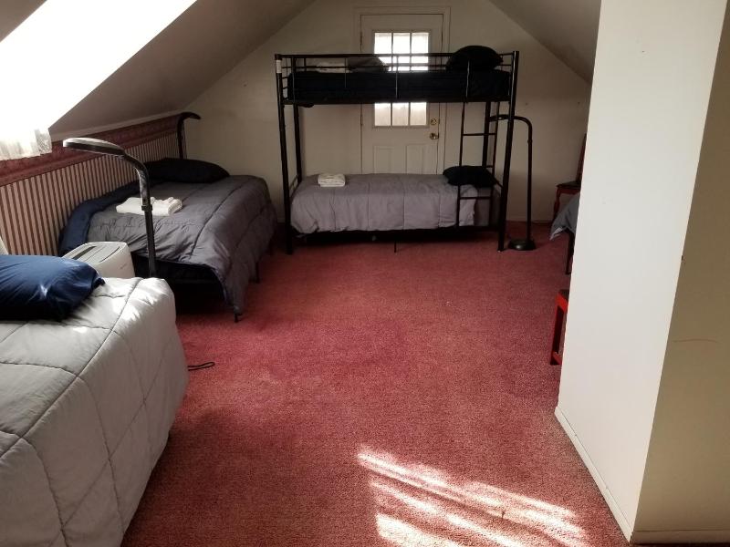 Bed in 6-Bed Mixed Dormitory Room image 3