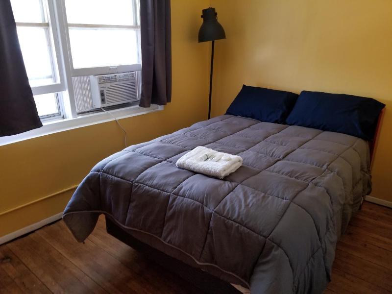 Economy Double Room image 4