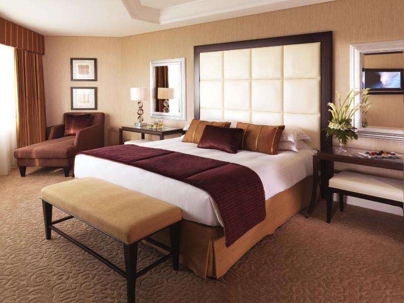 Executive King Room - includes Premium Guest Benefits image 2