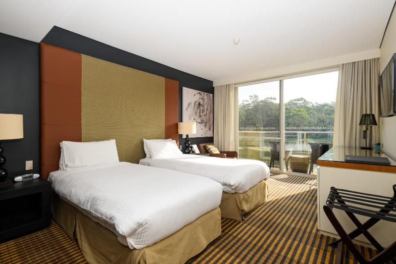 Lakeside Hotel and Conference Centre - image 9