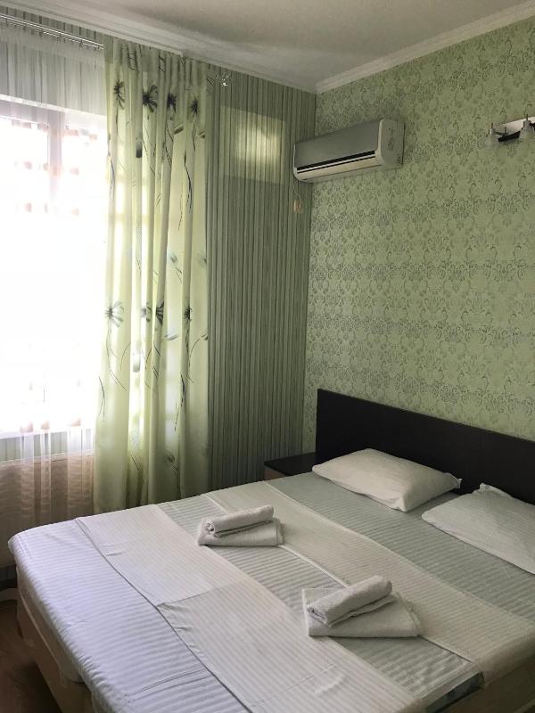 Large Double Room image 3