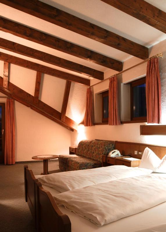 Double Room with Balcony image 4