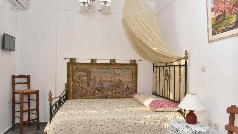 One-Bedroom Apartment image 3