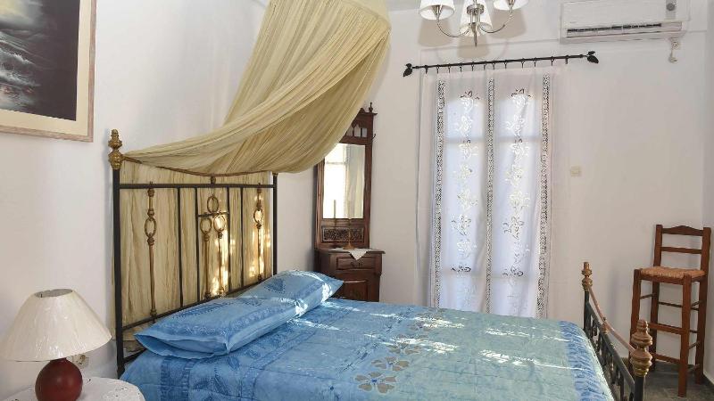 One-Bedroom Apartment image 2