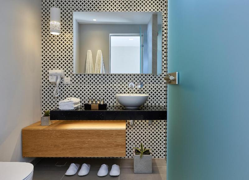 Deluxe Apartment with Sea View image 4