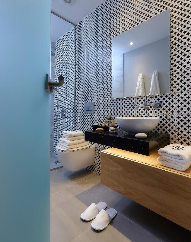 Deluxe Apartment with Sea View image 2