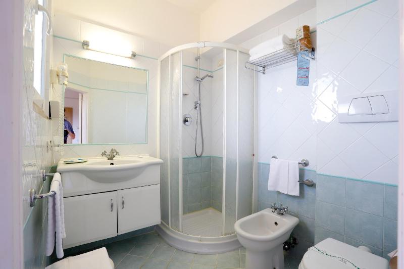 Double or Twin Room image 2