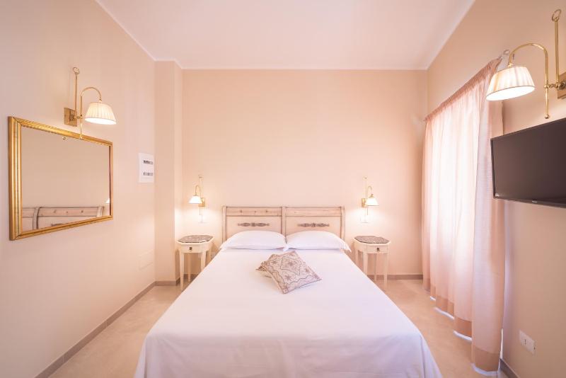 Double Room image 4