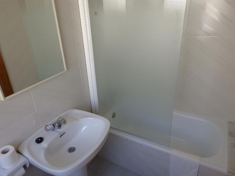 Small Double Room( with private bathroom outside of the room) image 2